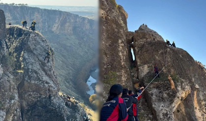 Diyarbakır’da kayalıklarda mahsur kalan 25 Keçi için ekipler seferber  oldu