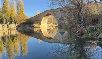 Diyarbakır’ın asırlık köprüsü, kışın adeta zaman durduruyor