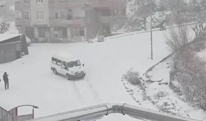 Kulp’ta buzlanma faciaya ramak kala: Kontrolden çıkan transit yokuş aşağı kaydı