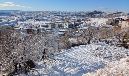 Kulp’ta kar gitti, tehlike kaldı: Buzlanma hayatı felç ediyor