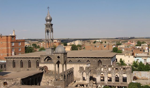Ortadoğu’nun  en büyük Ermeni kilisesi Diyarbakır’da