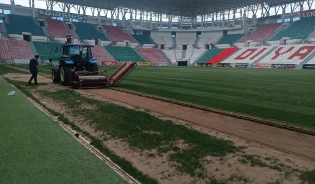 Diyarbakır Stadyumu'nda yenileme çalışmaları başladı