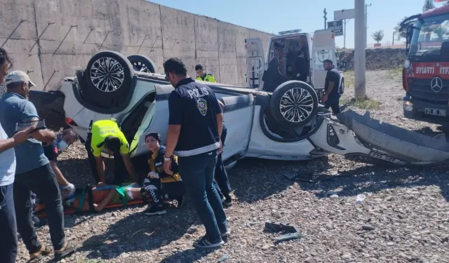 Diyarbakır’da otomobil şarampole takla attı: 1'i ağır 5 yaralı