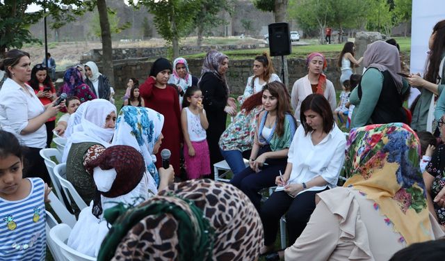 Diyarbakır’da belediye başkanları kadınları dinledi!