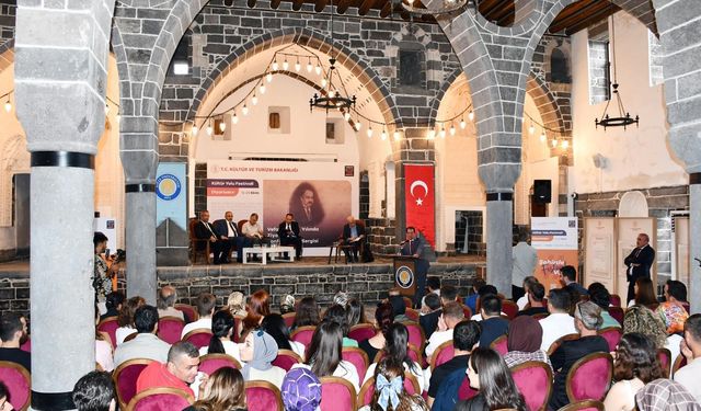 Diyarbakır kültürünün tarihi kaynakları söyleşisi gerçekleştirildi