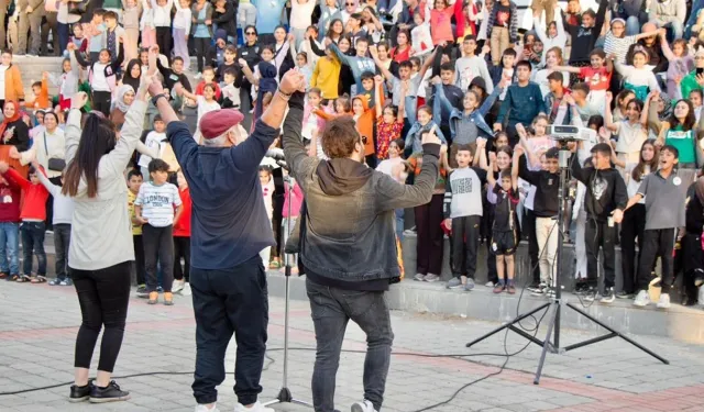 Çınar'da "Cumhuriyet Şenlikleri" coşkuyla başladı