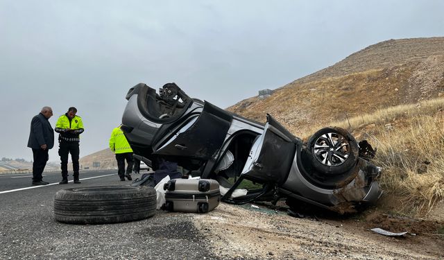 Ters dönen araçtan sağ çıkan sürücü herkesi şaşırttı