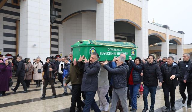 Mahsun Kırmızıgül’ün annesi Hani'de toprağa verildi