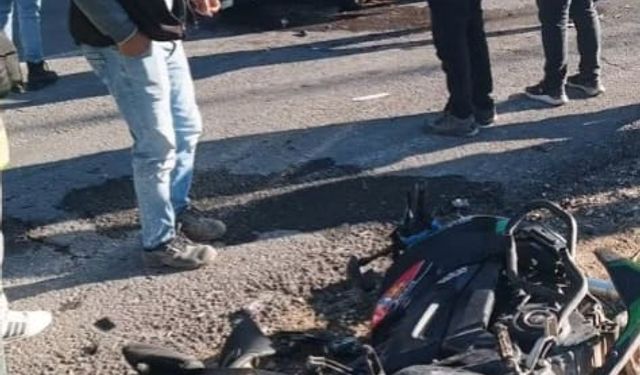 Diyarbakır'da motosiklet sürücüsü öğrenci servisiyle çarpıştı, 1 ölü