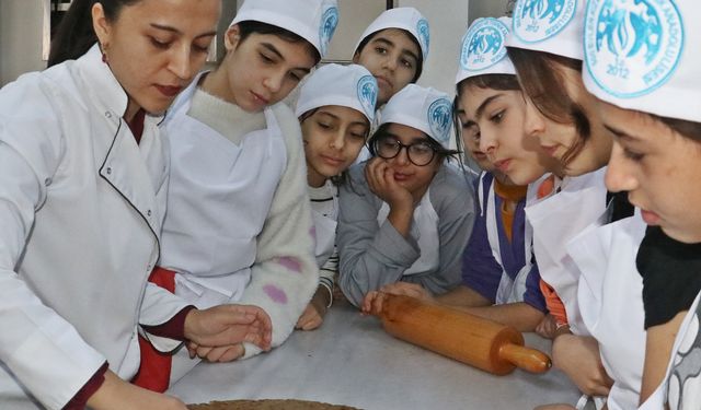 Diyarbakır’da ortaokul öğrencileri için gastronomi atölyesi açıldı