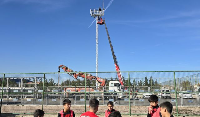 Diyarbakır’daki 1 nolu sentetik saha gece maçları için hazır