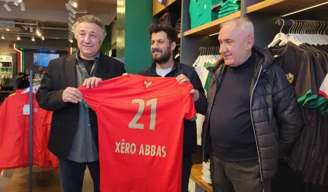 Amedspor’dan Xéro Abbas’a büyük ilgi: Taraftarlarla buluştu, formaları imzaladı