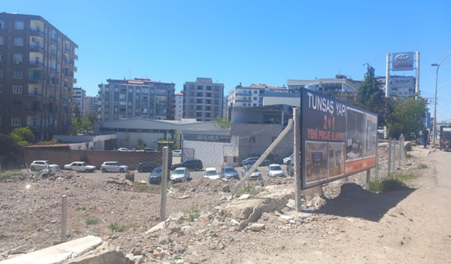 Depremde yıkılan apartmanın yerine yeni konut projesi başlıyor