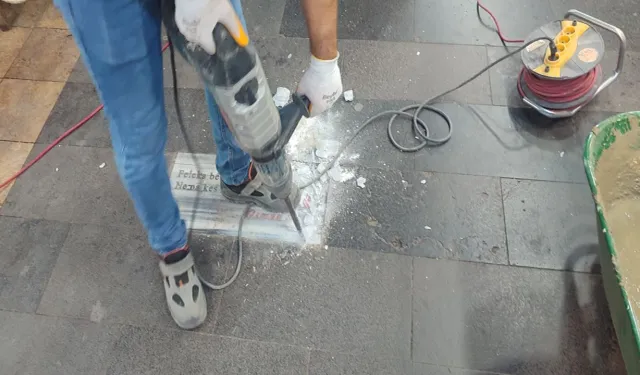 Diyarbakır’da şair beyitleri kaldırım taşlarından kaldırıldı