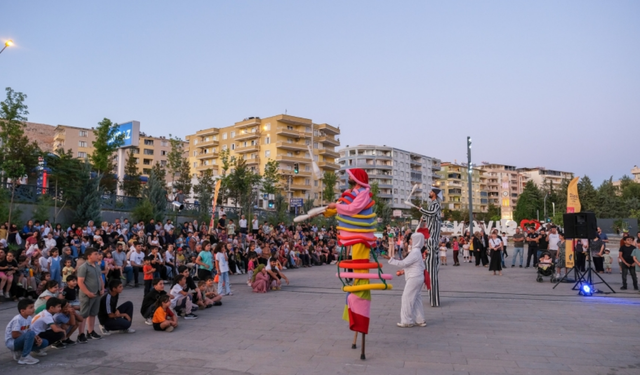 Diyarbakır'da Gezici Çocuk Tiyatro Günleri sona erdi