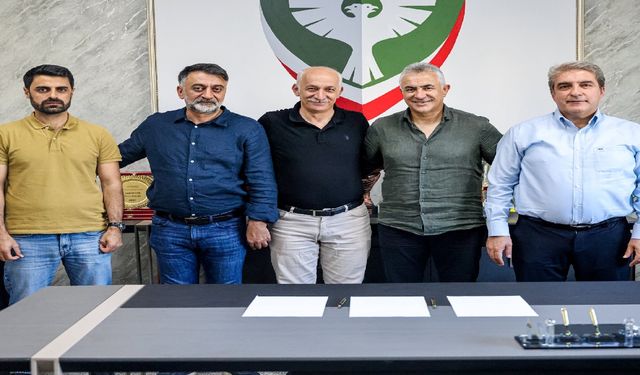 Amedspor’un yeni teknik direktörü Mehmet Altıparmak!