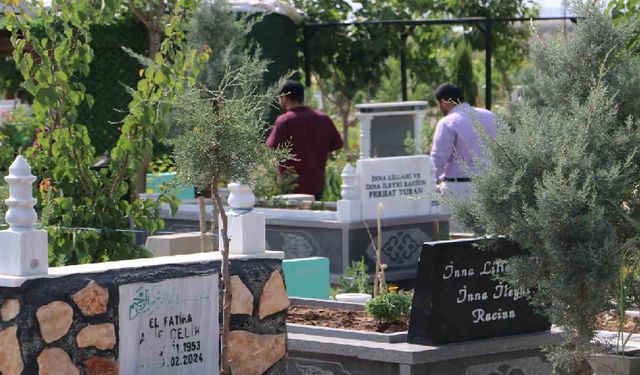 Diyarbakır’da yangında vefat eden aile anılıyor