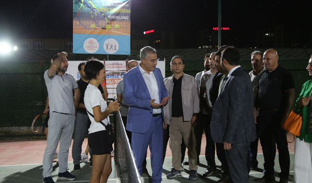 İlk kez düzenlenen sağlık tenis turnuvası başladı