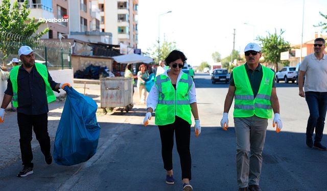 Diyarbakır’da Eşbaşkan Sincar temizlik için sahadaydı