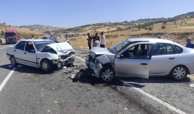 Diyarbakır'da iki otomobil çarpıştı: 2 yaralı