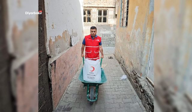 Diyarbakır Sur’da Kızılay’dan yardım seferberliği