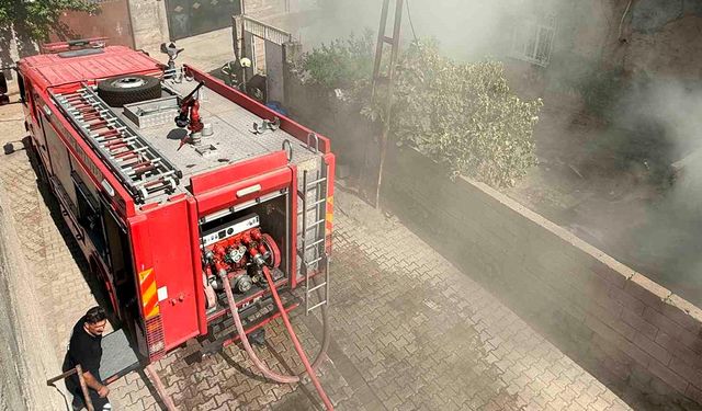 Diyarbakır’da ev yangını: 2 kişi dumandan etkilendi