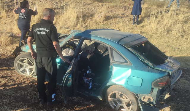 Diyarbakır’da şarampole devrilen otomobilde bir kişi hayatını kaybetti