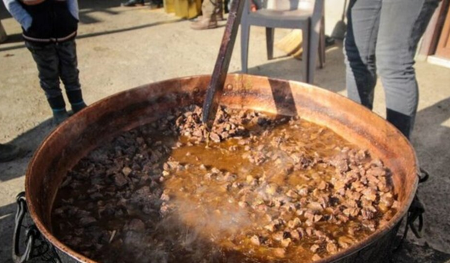 Diyarbakır’da Kışın İlk Ateşi Yakıldı: Kazanlar Kavurma İçin Kaynıyor