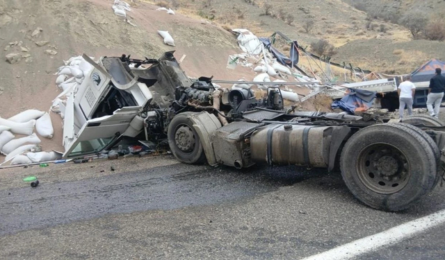 Diyarbakır yolunda tır devrildi: Mercimekler yola saçıldı!