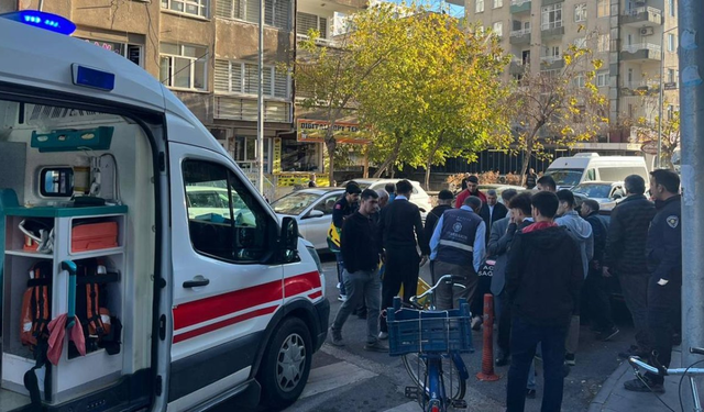 Diyarbakır’da ters yöne giren araç, moto-kuryeye çarptı