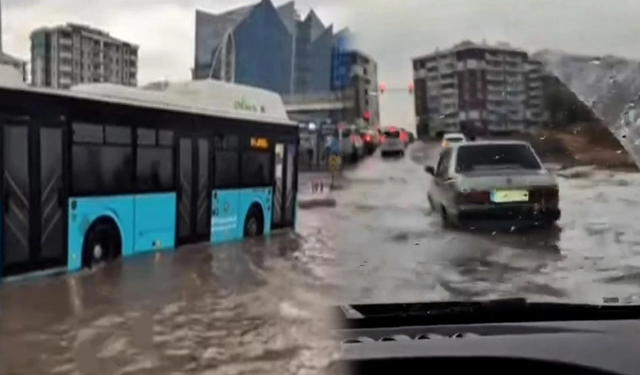 Diyarbakır’da yağmur altyapıyı yetersiz bıraktı