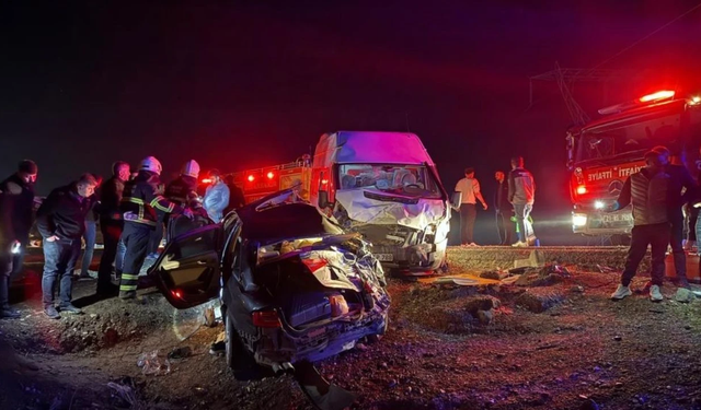 Diyarbakır’da zincirleme trafik Kazası: Can kaybı ve yaralılar bildirildi