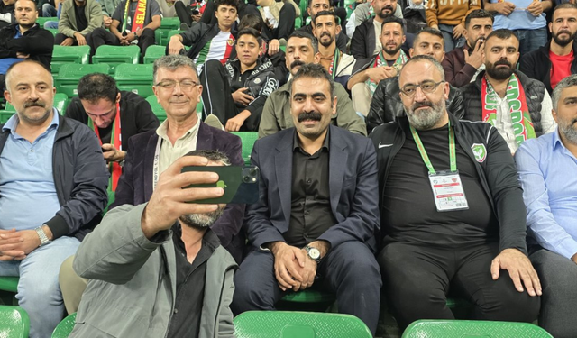 Eş Başkan Hatun, Amedspor tribünlerinde takıma destek verdi