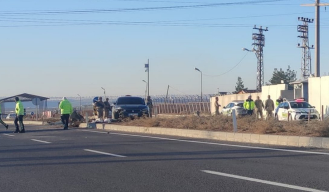 Çınar yolunda trafik kazası: Otomobil orta refüje çıktı