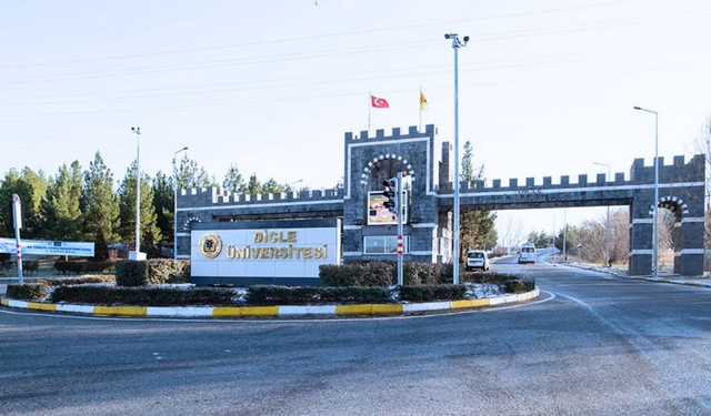 Dicle Üniversitesi’nde istifa dalgası: Rektör Yardımcısı  görevinden ayrıldı