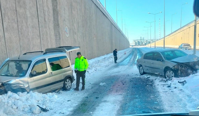 Çınar’da iki araç çarpıştı: 3 yaralı