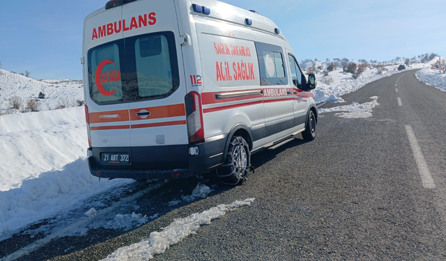 Kulp’ta endişe yaratan görüntü: Ambulans 3 gündür yol kenarında
