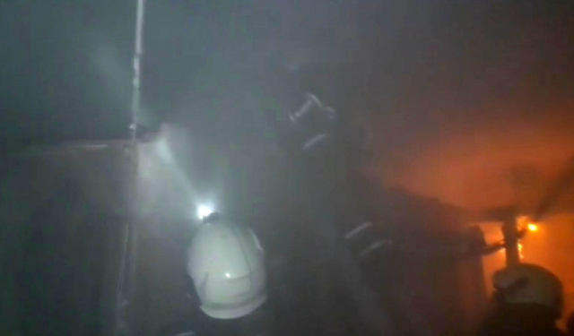 Diyarbakır’da çatı yangını: Odunluk alevlere teslim oldu, 40 güvercin telef oldu