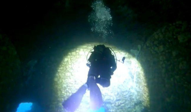 Eğil Baraj Gölü’nün altında kalan Tekye Medresesi su altından görüntülendi