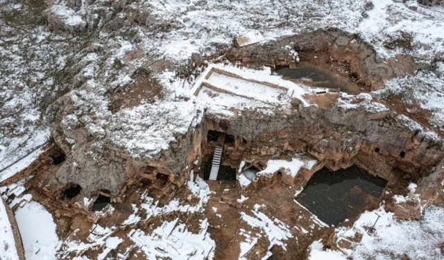 Kar altındaki tarih: Fotoğraf sanatçıları Ergani'nin antik mirasını kayıt altına aldı