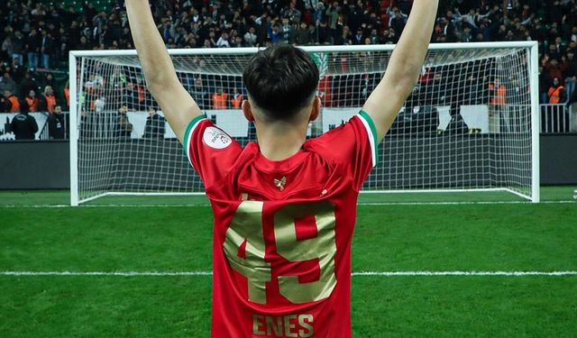 15 yaşındaki Enes Amedspor'un gururu oldu: Bir ilki yaşadı