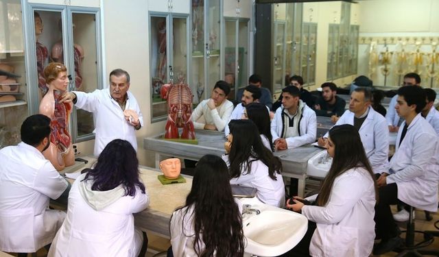 Dicle Tıp'ta maket çok geride kaldı:  Tıp öğrencileri artık dört kadavrayla çalışıyor