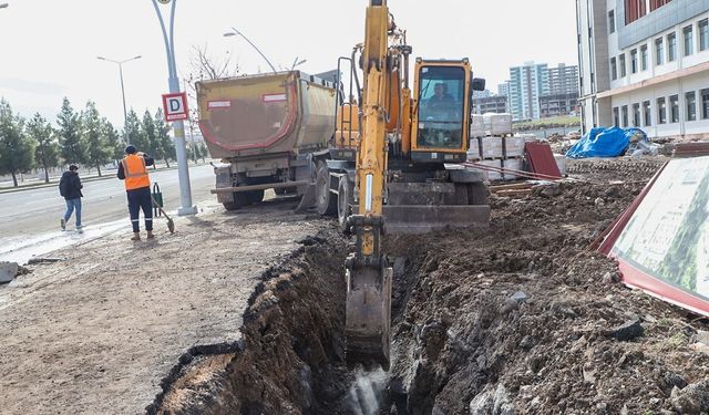 Diyarbakır'da kanalizasyon çökmesine anında müdahale: Yeni hat devrede