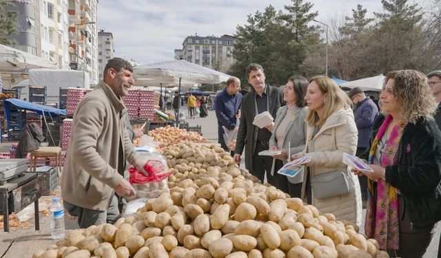 Diyarbakır'da Anadil Günü'nde semt pazarına renkli dokunuş