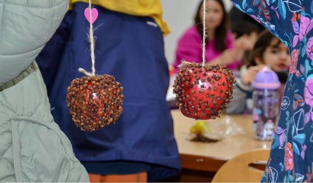 Diyarbakır'da 500 çocuk ve ailesi karanfilli elma etkinliğinde buluştu