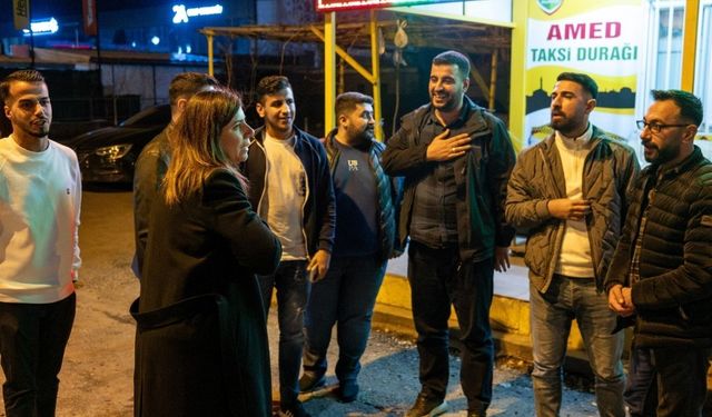 Diyarbakır'da Eşbaşkan Bucak taksi durağını ziyaret etti: Zam talebine cevap verdi