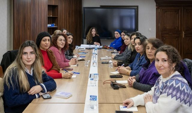 Diyarbakır'da kadınlar 16 hafta boyunca hakları konusunda eğitim görecek