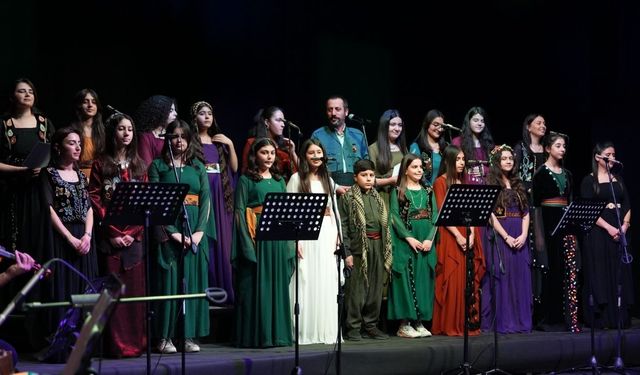 Diyarbakır'da dört dil şarkılarda buluştu: Kulakların pası silindi