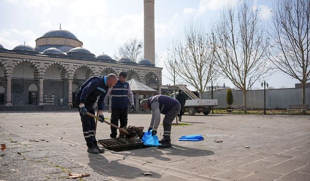 Diyarbakır'da ekipler harekete geçti. Tarihi camilerin çevresi pırıl pırıl oluyor