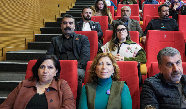 Diyarbakır’da Dünya Anadil Günü paneline yüzlerce kişi katıldı: “Çok Dilliliği savunuyoruz”